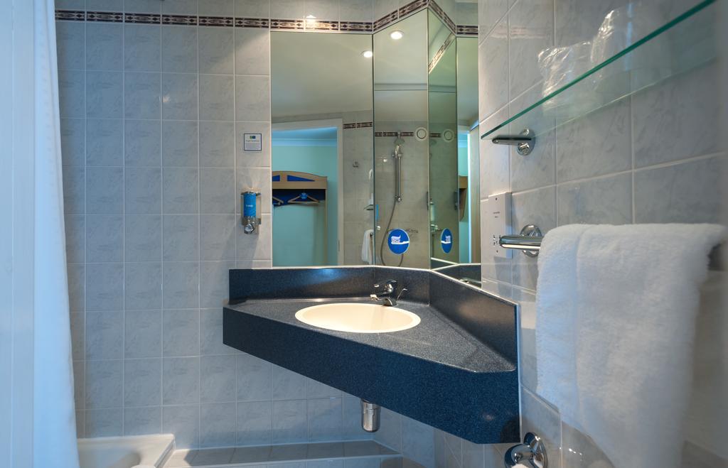 Holiday Inn Express Walsall M6, J10 By Ihg Exterior foto